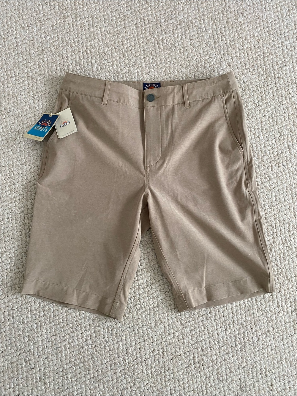 New Faherty Khaki All Day Performance Shorts Men’s Size 32